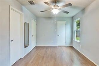 9721 Holly Springs Dr in Austin, TX - Building Photo - Building Photo