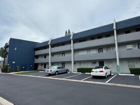 7797 Golf Cir Dr in Margate, FL - Building Photo