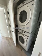 157 Everett St, Unit 204 in Boston, MA - Building Photo - Building Photo