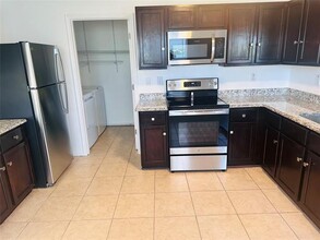 1002 Mazourka Dr in Arlington, TX - Building Photo - Building Photo