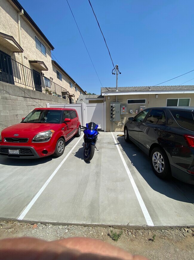 549 E Tujunga Ave, Unit 549 e Tujunga Ave in Burbank, CA - Building Photo - Building Photo