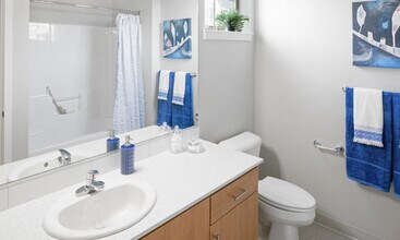 15921 NW Brugger Rd in Portland, OR - Foto de edificio - Building Photo