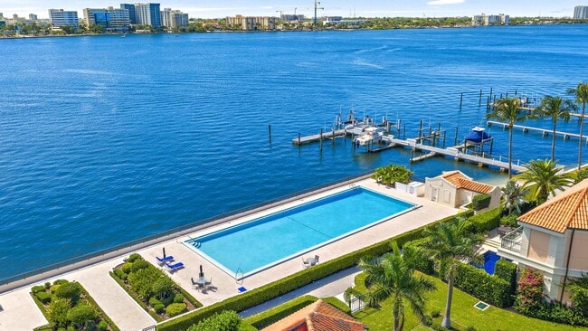 245 Everglade Ave in Palm Beach, FL - Building Photo - Building Photo