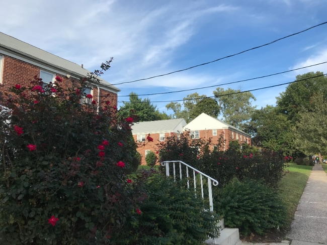 316 Magnolia St in Highland Park, NJ - Building Photo - Building Photo
