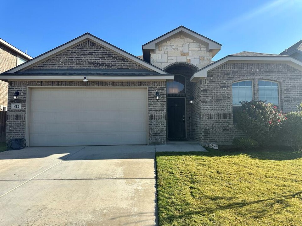 812 July Fourth Rd in Midland, TX - Building Photo