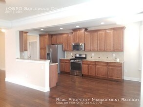 10520 Sablewood Dr-Unit -Unit 104 in Raleigh, NC - Foto de edificio - Building Photo