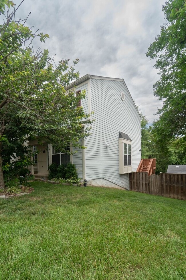 13037 Carolyn Forest Dr in Woodbridge, VA - Building Photo - Building Photo