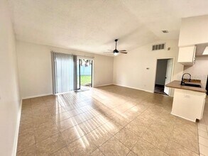 1053 WESTWOOD Dr in Lutz, FL - Building Photo - Building Photo