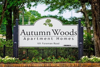 Autumn Woods in Mobile, AL - Foto de edificio - Building Photo