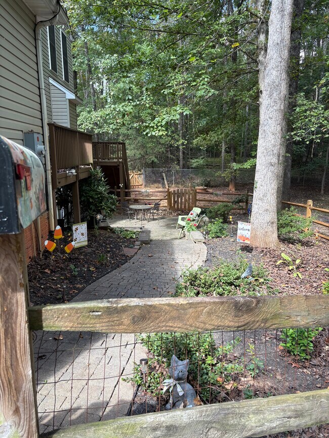 13004 Grant Ct in Spotsylvania, VA - Foto de edificio - Building Photo