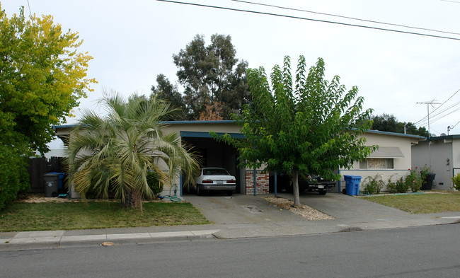 1027 Butte Ct in Santa Rosa, CA - Building Photo - Building Photo