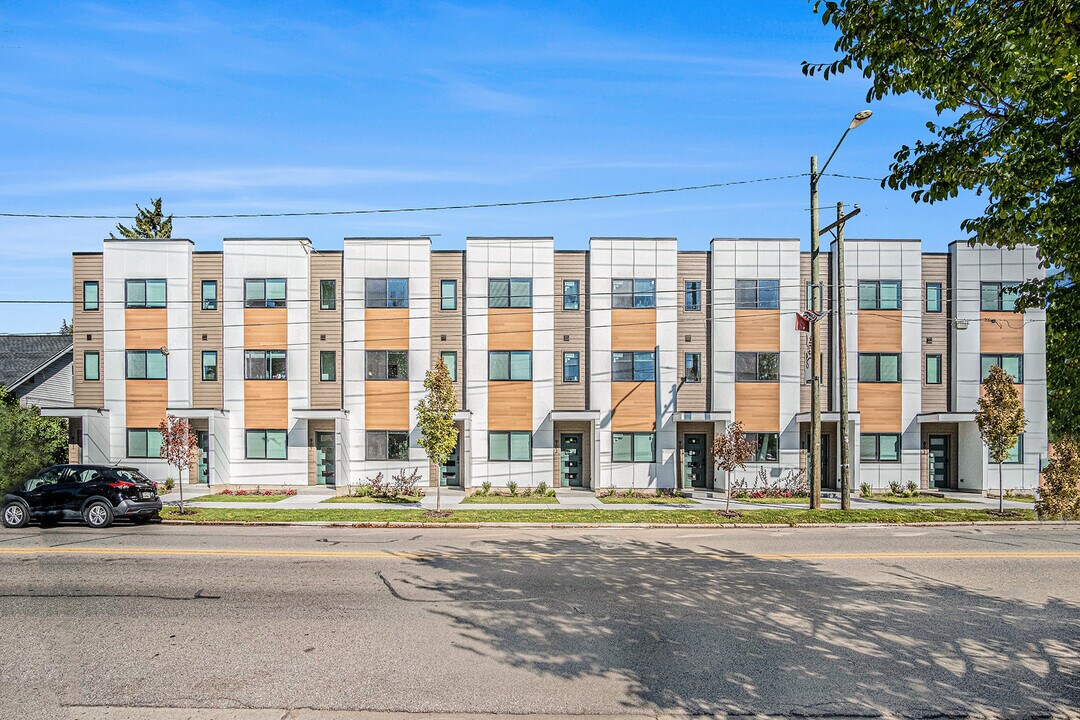901 Fulton Street West in Grand Rapids, MI - Building Photo