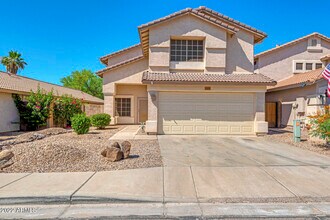 2305 E Parkside Ln in Phoenix, AZ - Building Photo - Building Photo