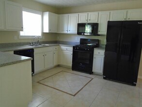 550 Brook Hollow Dr in Mcdonough, GA - Foto de edificio - Building Photo