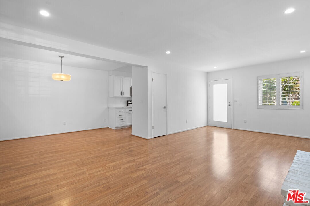 8120 Redlands St-Unit -5 in Los Angeles, CA - Building Photo