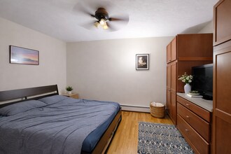 1054 Cambridge St, Unit 2R in Cambridge, MA - Foto de edificio - Building Photo