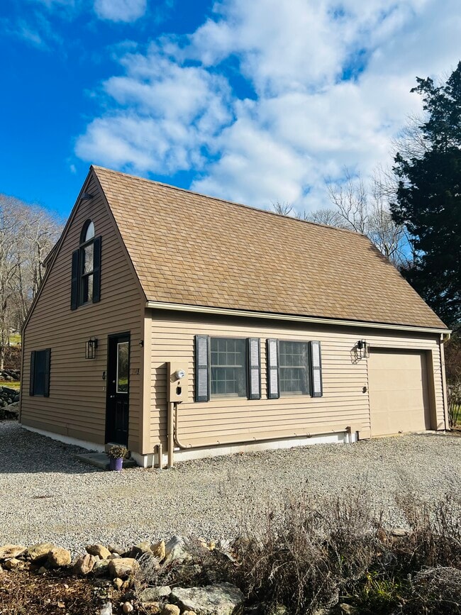 334 Brook St in Groton, CT - Building Photo - Building Photo
