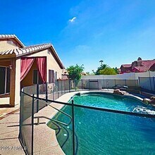 14410 S 44th St in Phoenix, AZ - Foto de edificio - Building Photo