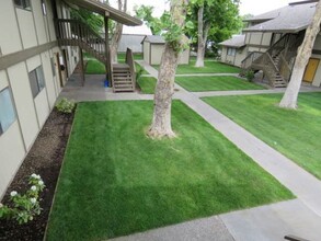 Courtyard Apartments in Hermiston, OR - Building Photo - Building Photo