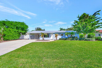 105 Beverly Rd W in Jupiter, FL - Foto de edificio - Building Photo