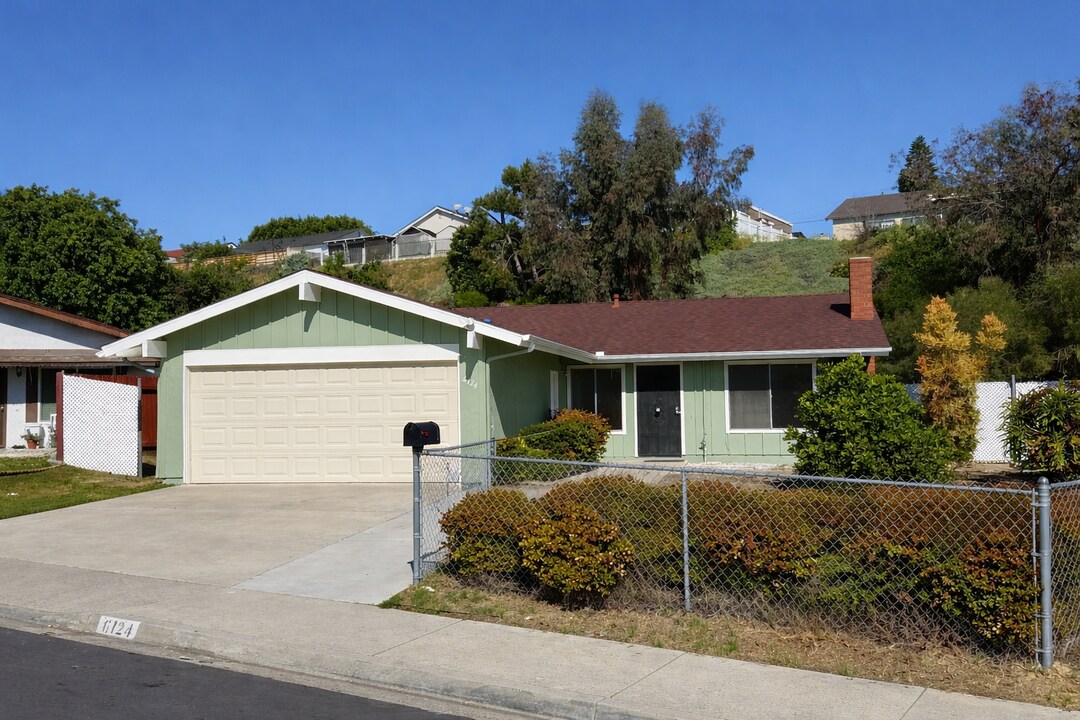 6124 Dracaena Ct in San Diego, CA - Building Photo