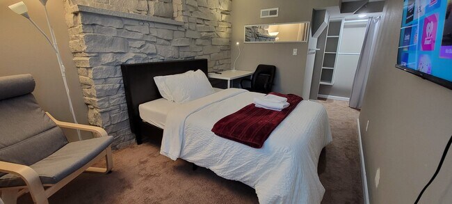 1803 N 200th St in Shoreline, WA - Foto de edificio - Building Photo