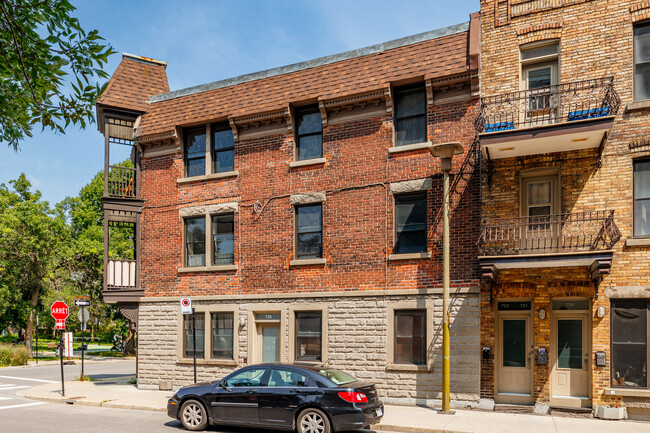 725 Vinet Rue in Montréal, QC - Building Photo - Building Photo