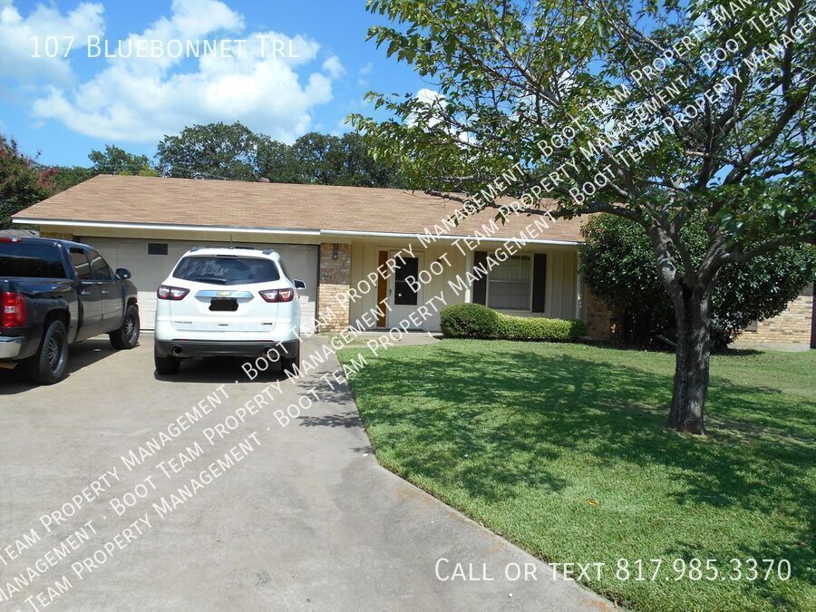 107 Bluebonnet Trail in Keene, TX - Building Photo