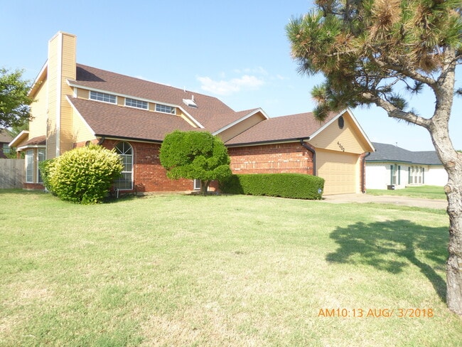 4302 SW Parkridge Blvd in Lawton, OK - Building Photo - Building Photo