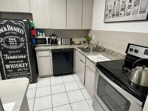 3660 NE 166th St in Miami, FL - Building Photo - Building Photo