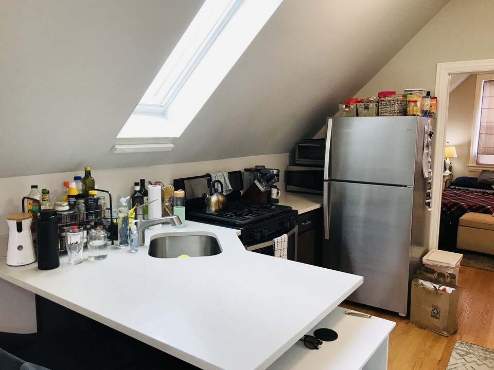 3611 W Wolfram St, Unit 3F in Chicago, IL - Building Photo
