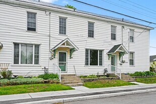 35-35 Union St N in Mississippi Mills, ON - Building Photo
