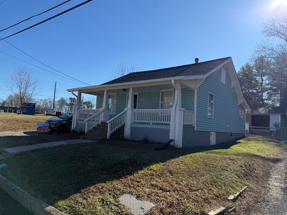 1112 Cayuga St in Winston-Salem, NC - Building Photo