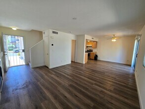 794 Kiska Ave in Las Vegas, NV - Building Photo - Building Photo