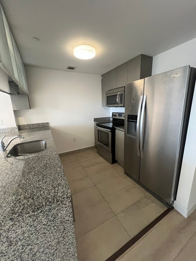 154 NE 23rd St, Unit D3 in Miami, FL - Foto de edificio - Building Photo