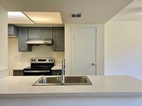 967 W Calle Del Sol in Azusa, CA - Building Photo - Building Photo