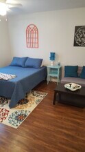 1015 N Houston St, Unit #106 in Livingston, TX - Foto de edificio - Building Photo