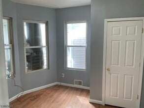 61 Weequahic Ave in Newark, NJ - Building Photo - Building Photo