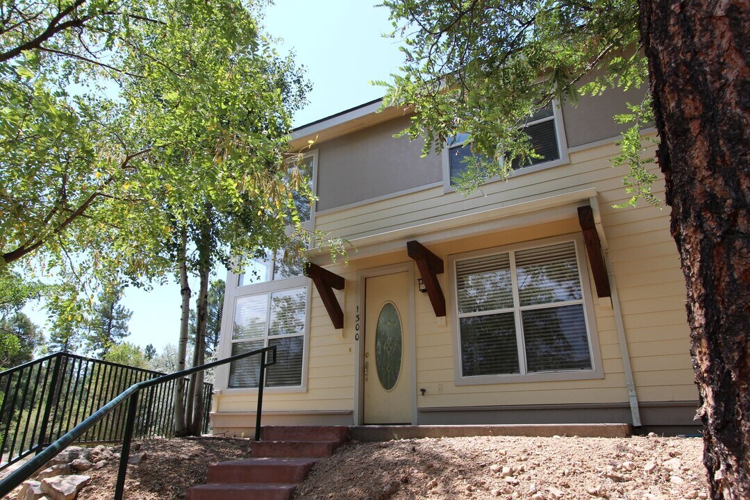 1300 E Makayla Way in Flagstaff, AZ - Building Photo