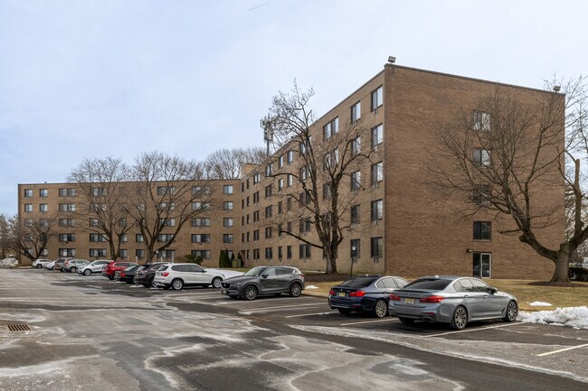 Highgate Apartments in Ewing, NJ - Foto de edificio - Building Photo