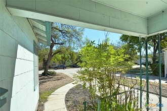 730 Roosevelt St in New Braunfels, TX - Building Photo - Building Photo