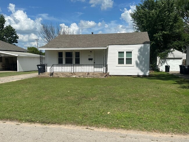 property at 1421 N Oklahoma Ave