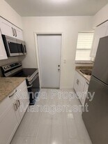 968 W 9th St in Riviera Beach, FL - Building Photo