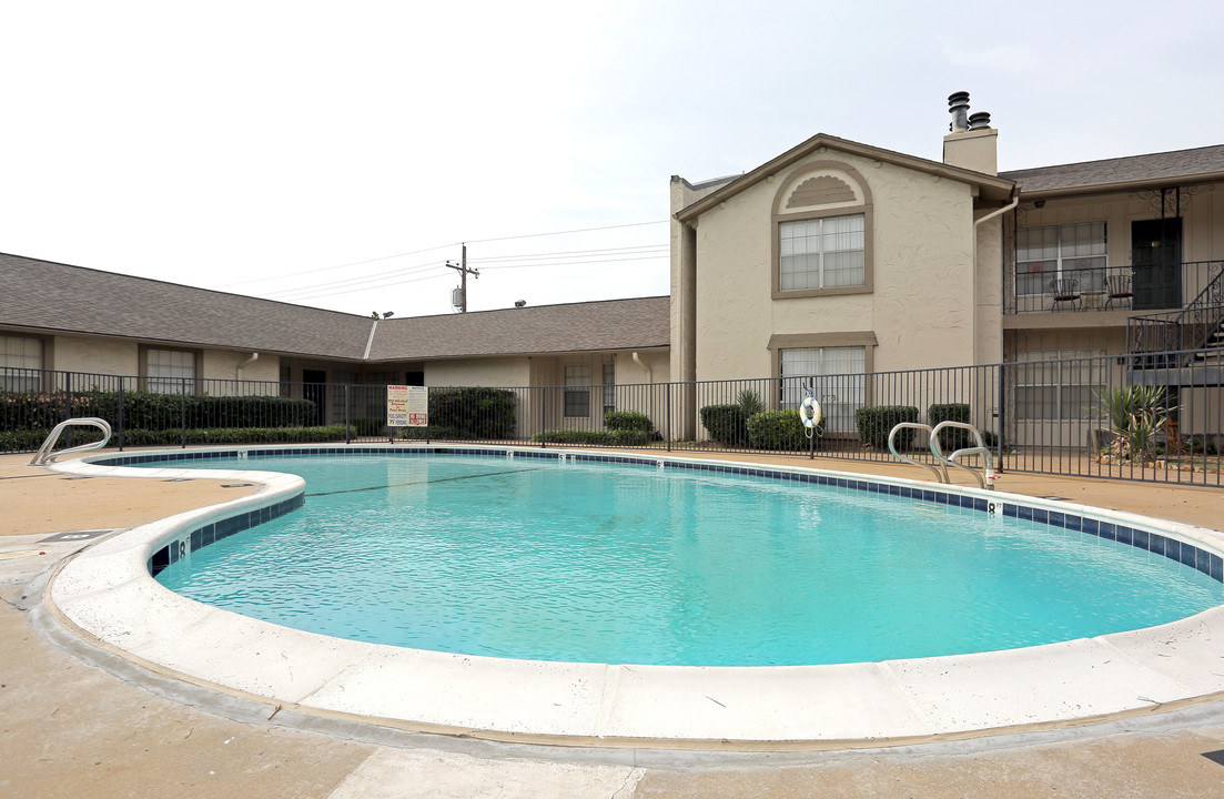 Park Villas Townhomes in Tulsa, OK - Building Photo