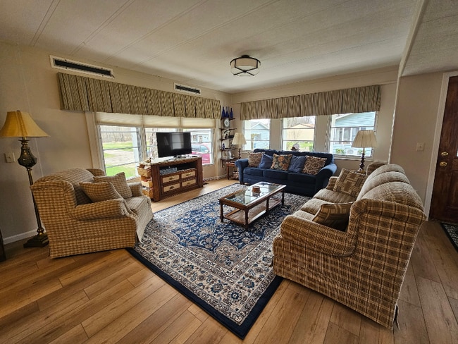 6437 Bell Meadows in Grant, MI - Foto de edificio - Building Photo