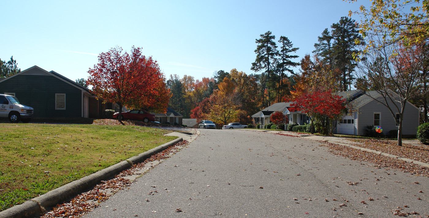 Lakeview Villas in Durham, NC - Building Photo