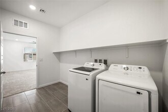 8327 Aurora Rdg Ave in Las Vegas, NV - Building Photo - Building Photo