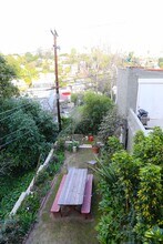 3355 1/2 Descanso Dr, Unit 3355 half in Los Angeles, CA - Foto de edificio - Building Photo