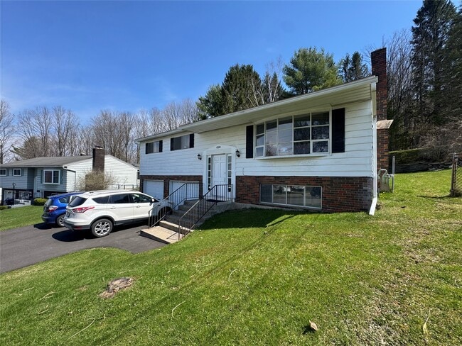 4520 Marshall Dr W in Vestal, NY - Building Photo - Building Photo