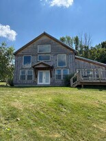 663 Sterling Rd in Sterling, PA - Building Photo